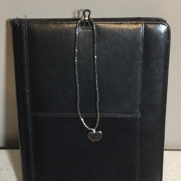 Hematite bead necklace with double heart - Picture 2 of 7